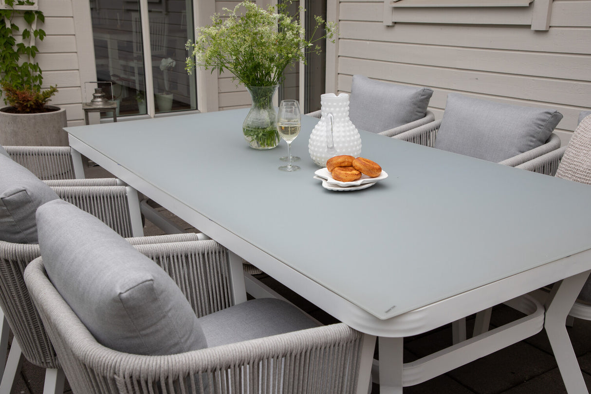 Galds un krēslu komplekts 441161