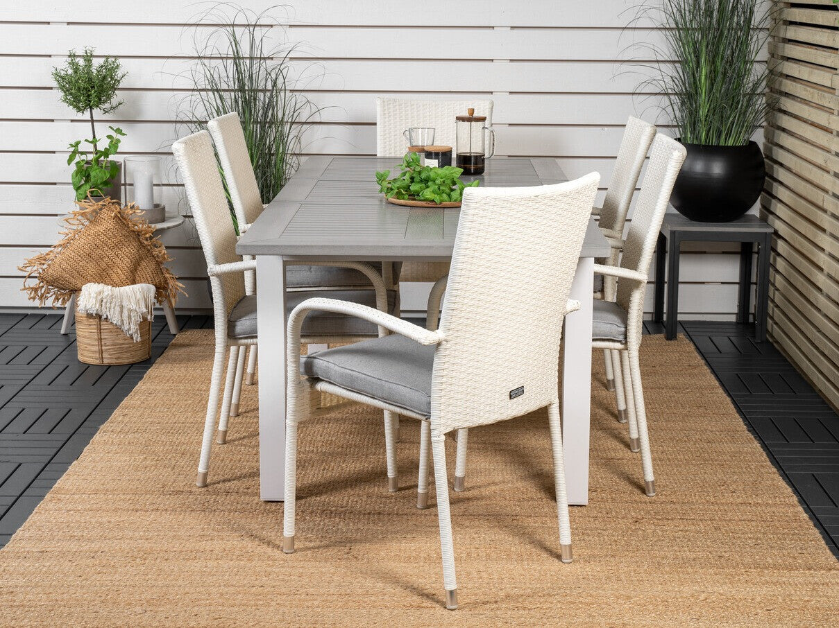 Galds un krēslu komplekts 417485