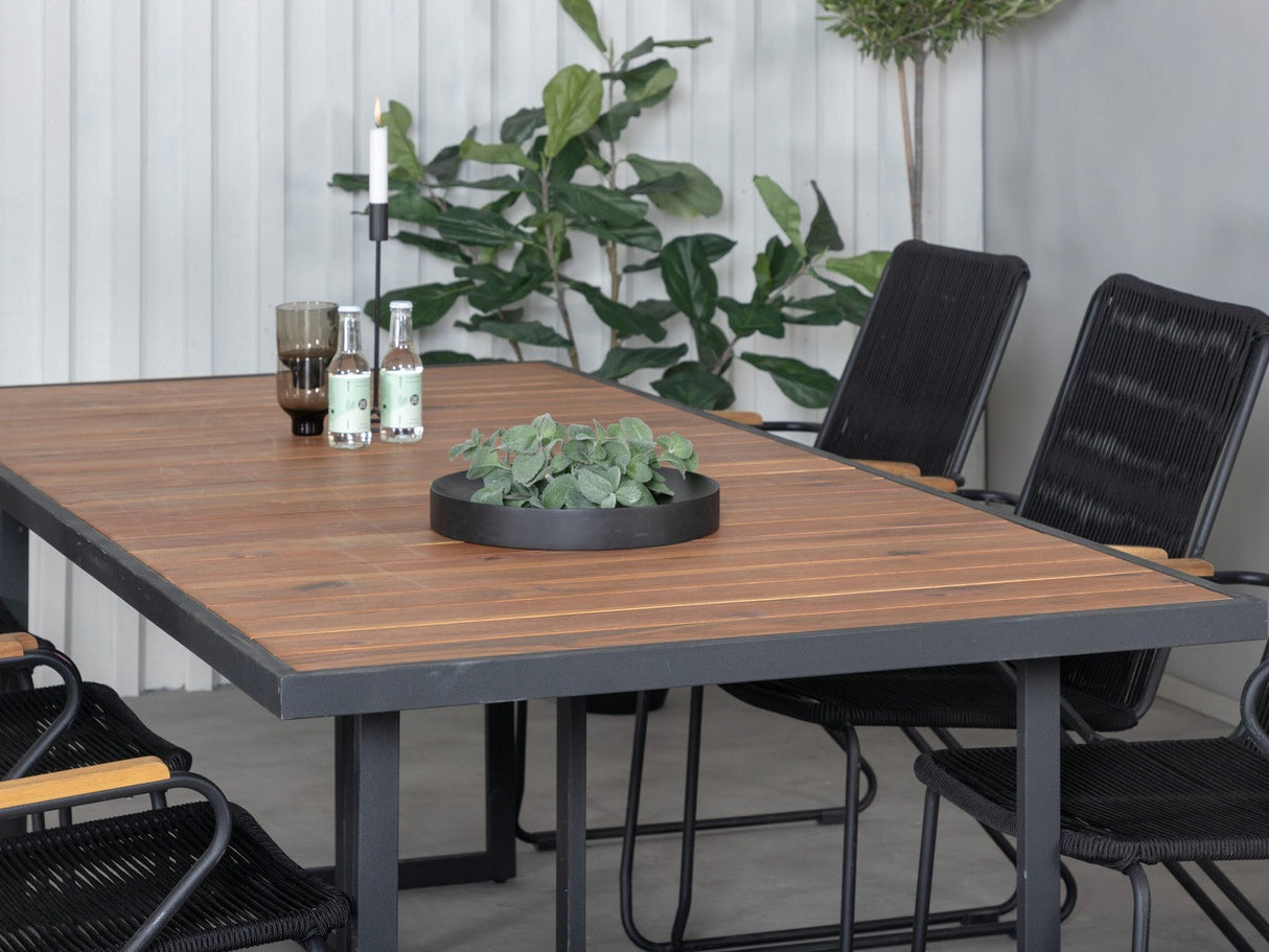 Galds un krēslu komplekts 440396