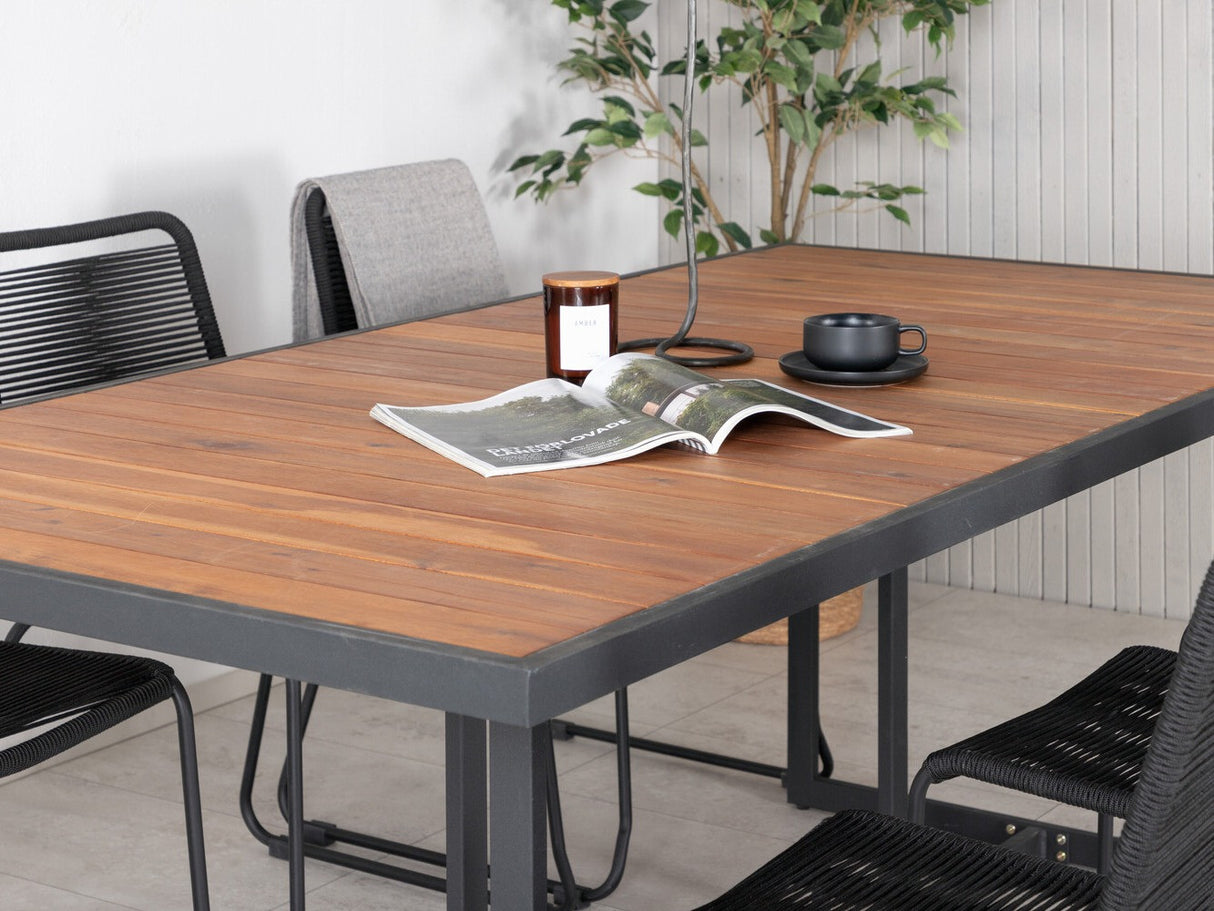 Galds un krēslu komplekts 440393