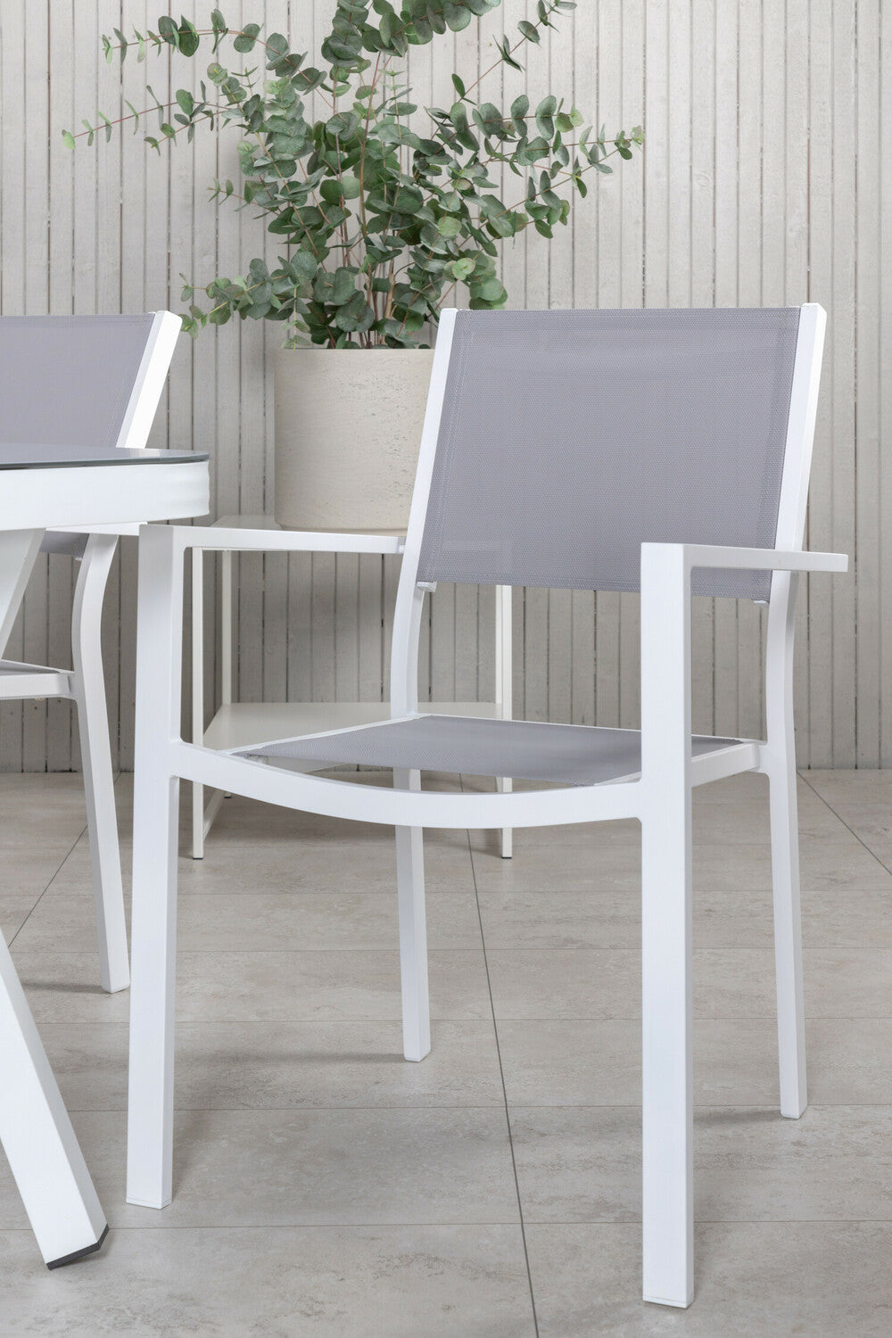 Galds un krēslu komplekts 440634