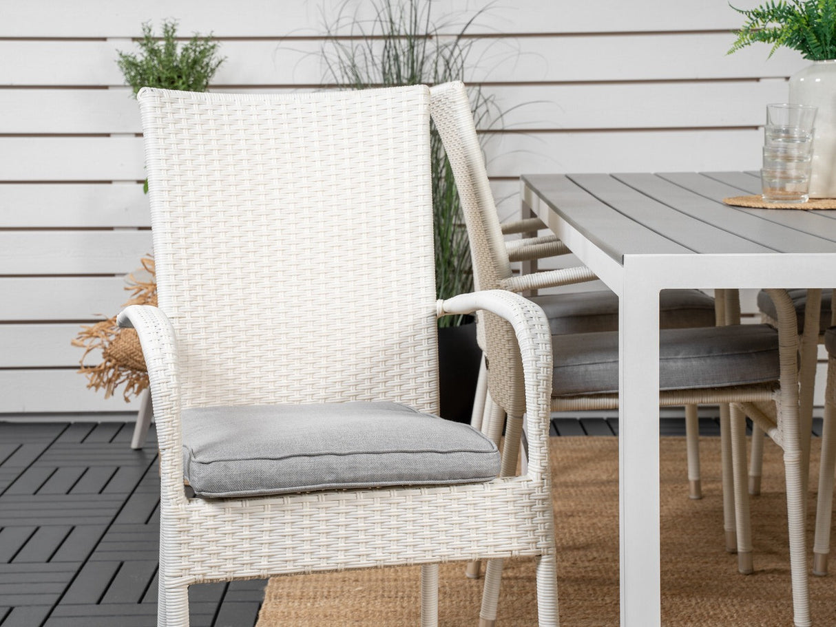 Galds un krēslu komplekts 420672