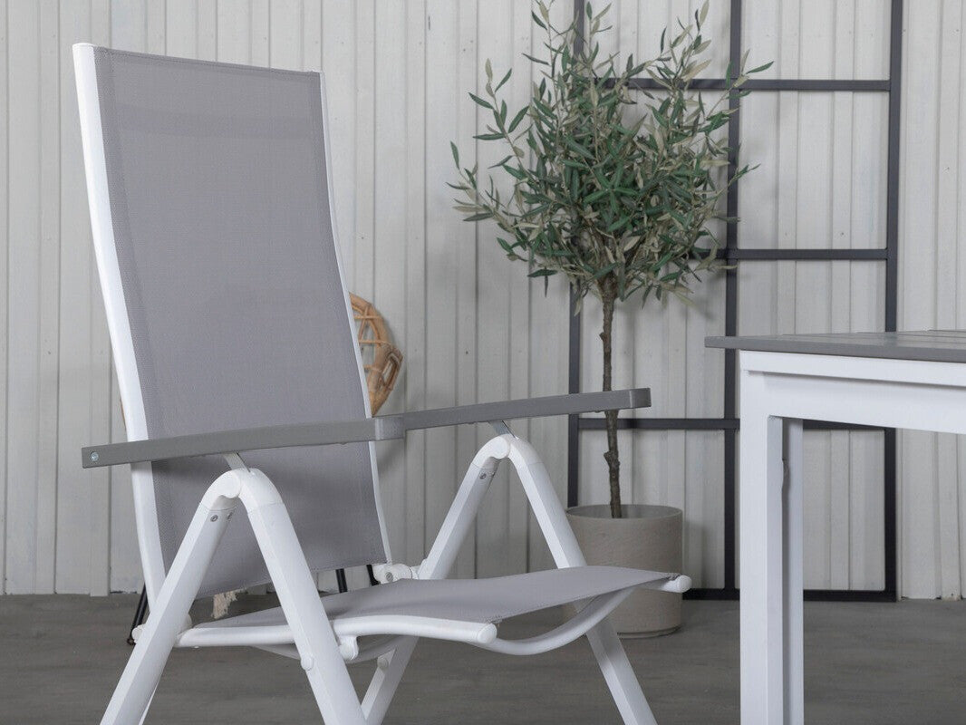 Galds un krēslu komplekts 271114