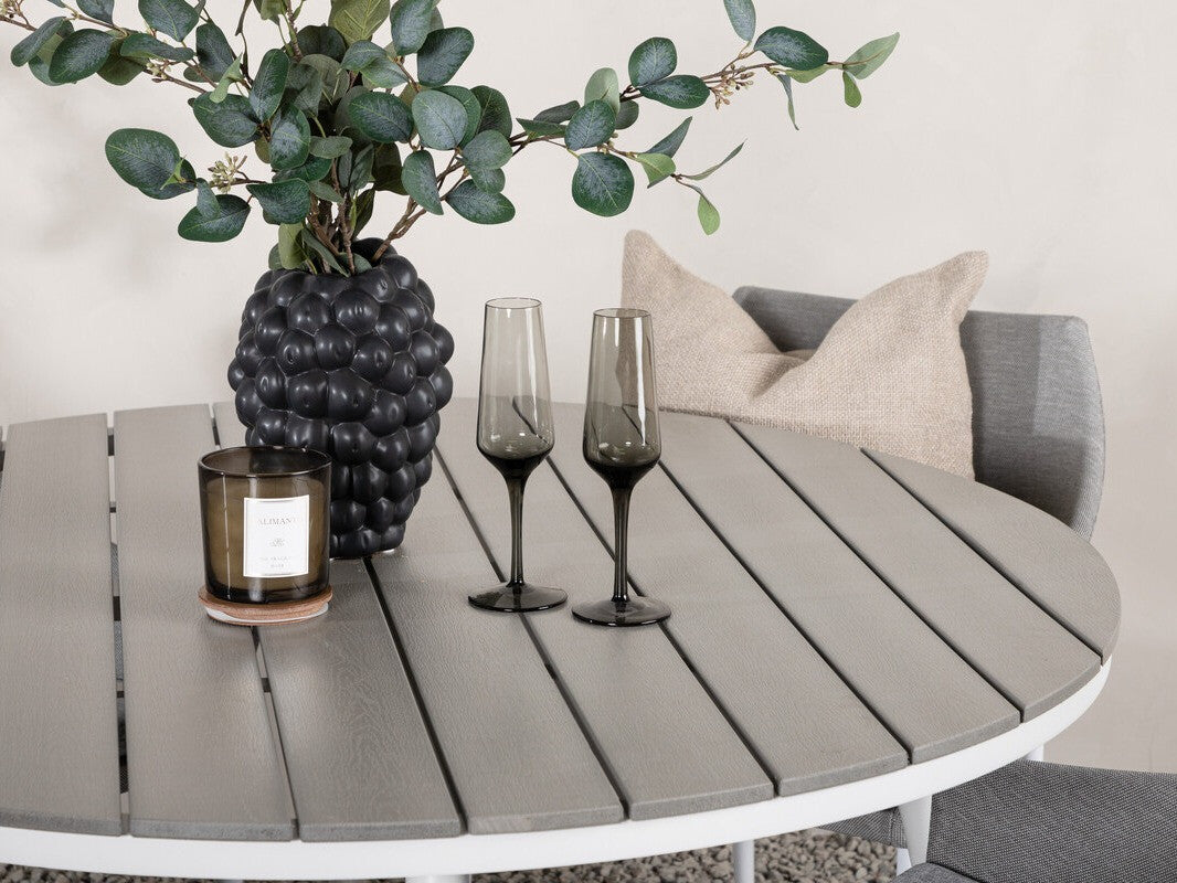 Galds un krēslu komplekts 500527