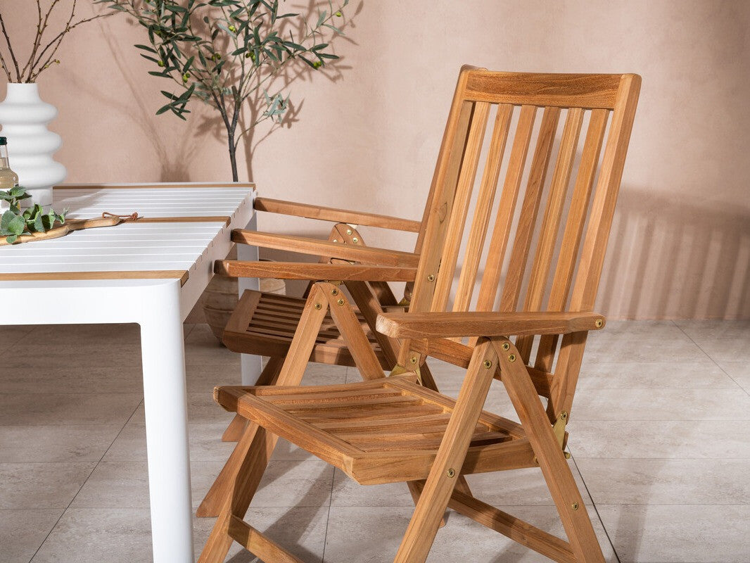 Galds un krēslu komplekts 500530