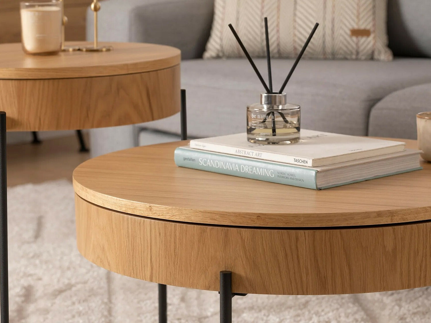 Žurnālu galdiņu komplekts 549805