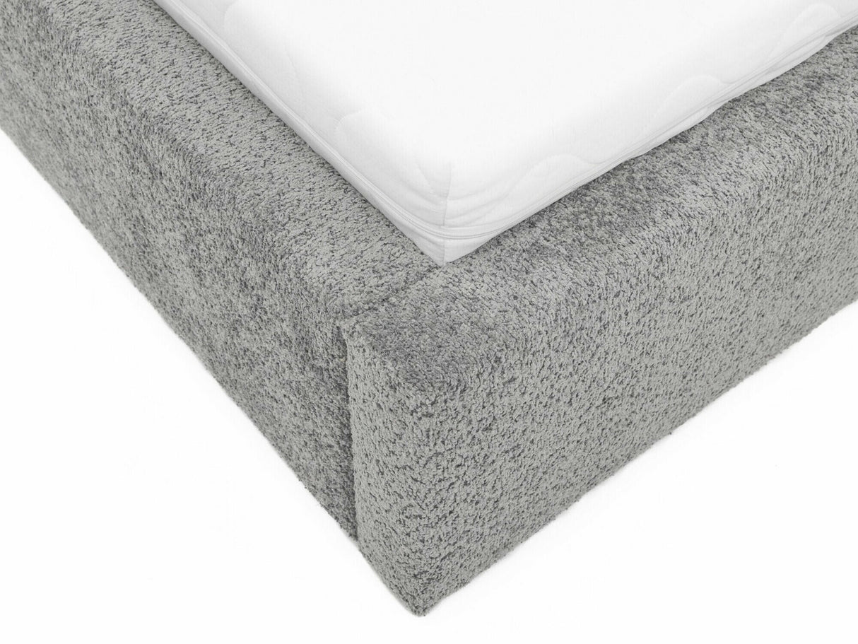 Gulta 575997 3919731