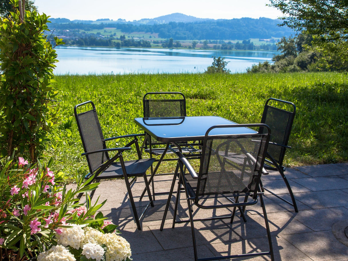 Galds un krēslu komplekts 582423