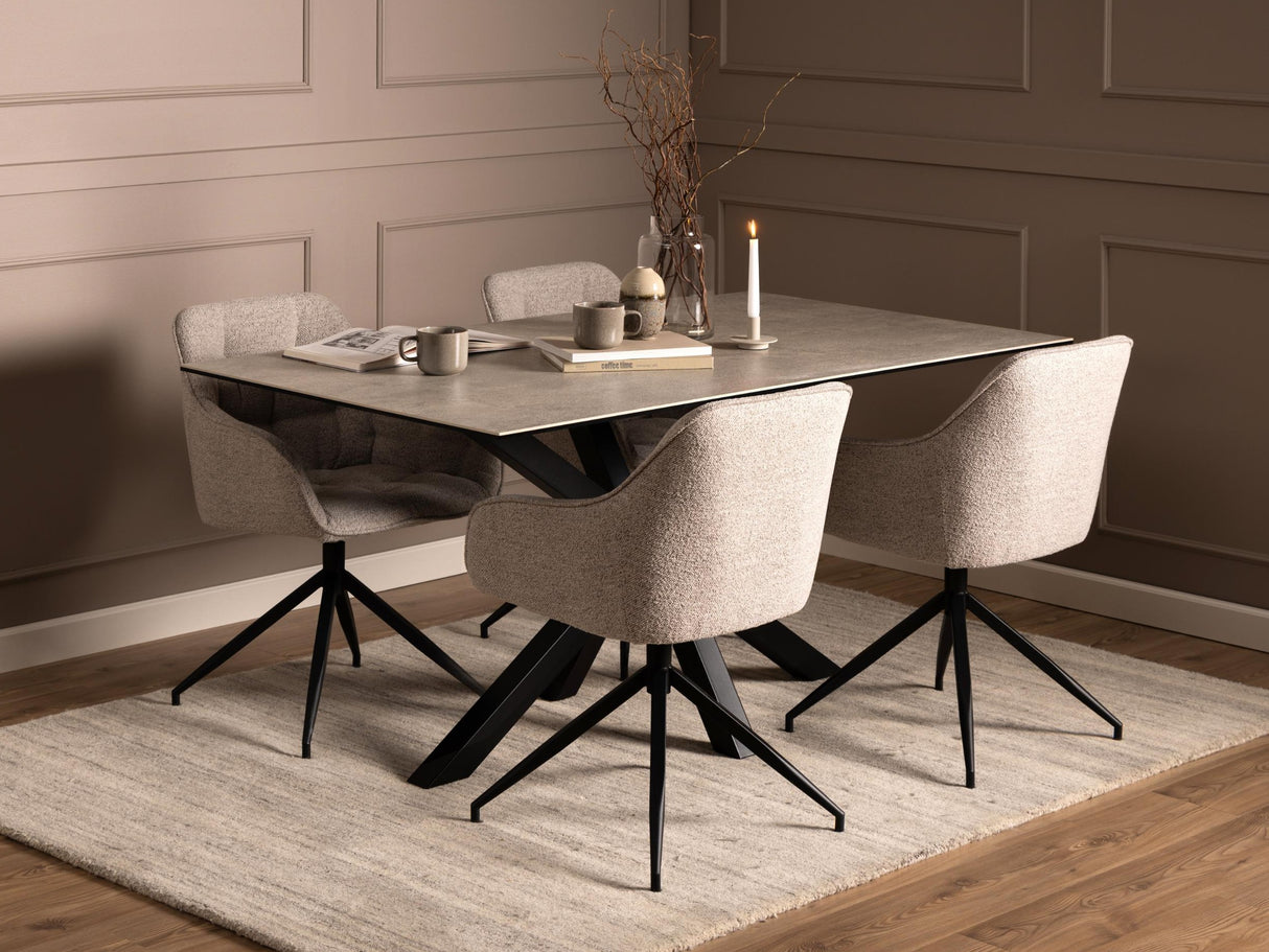 Galds 366155 4462440