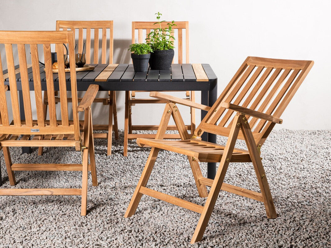 Galds un krēslu komplekts 500530