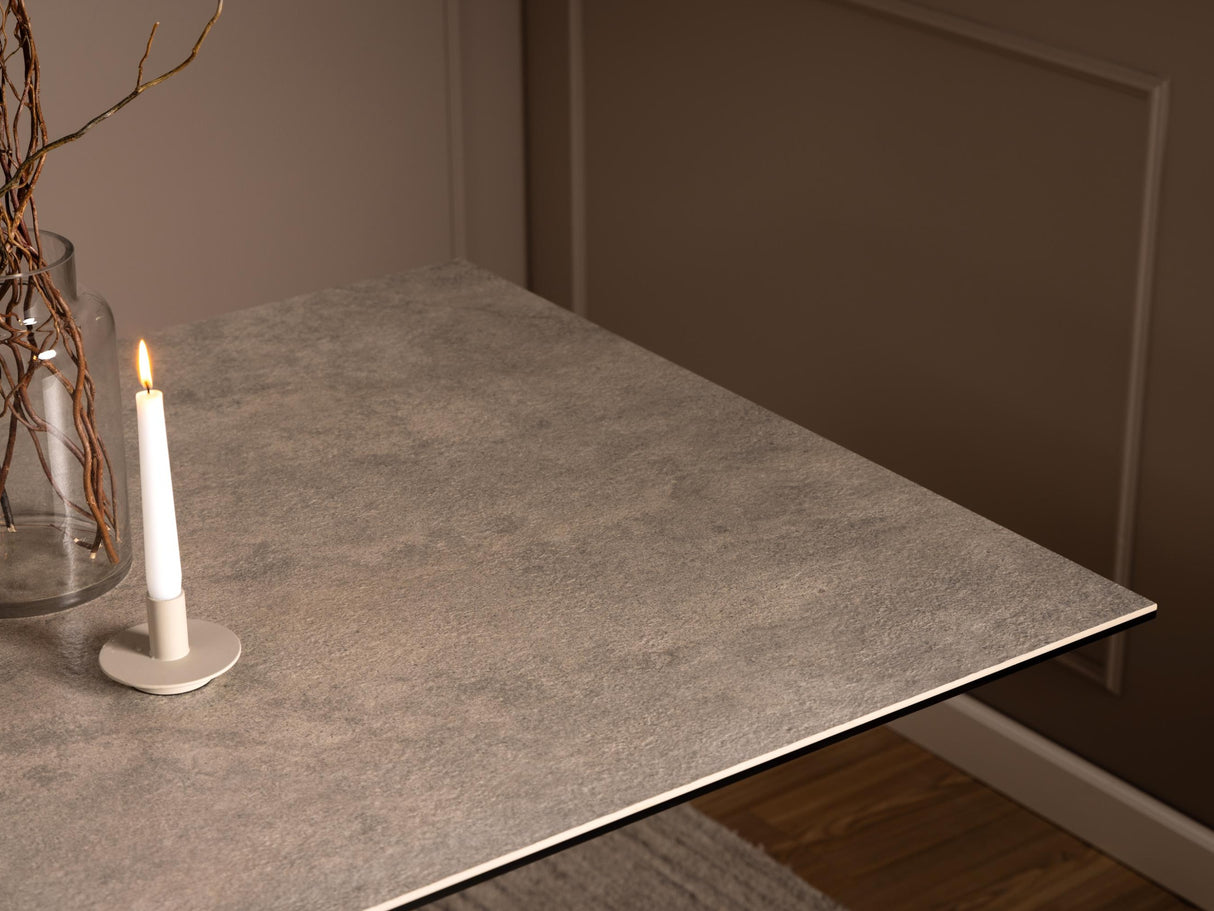 Galds 366155 4462438